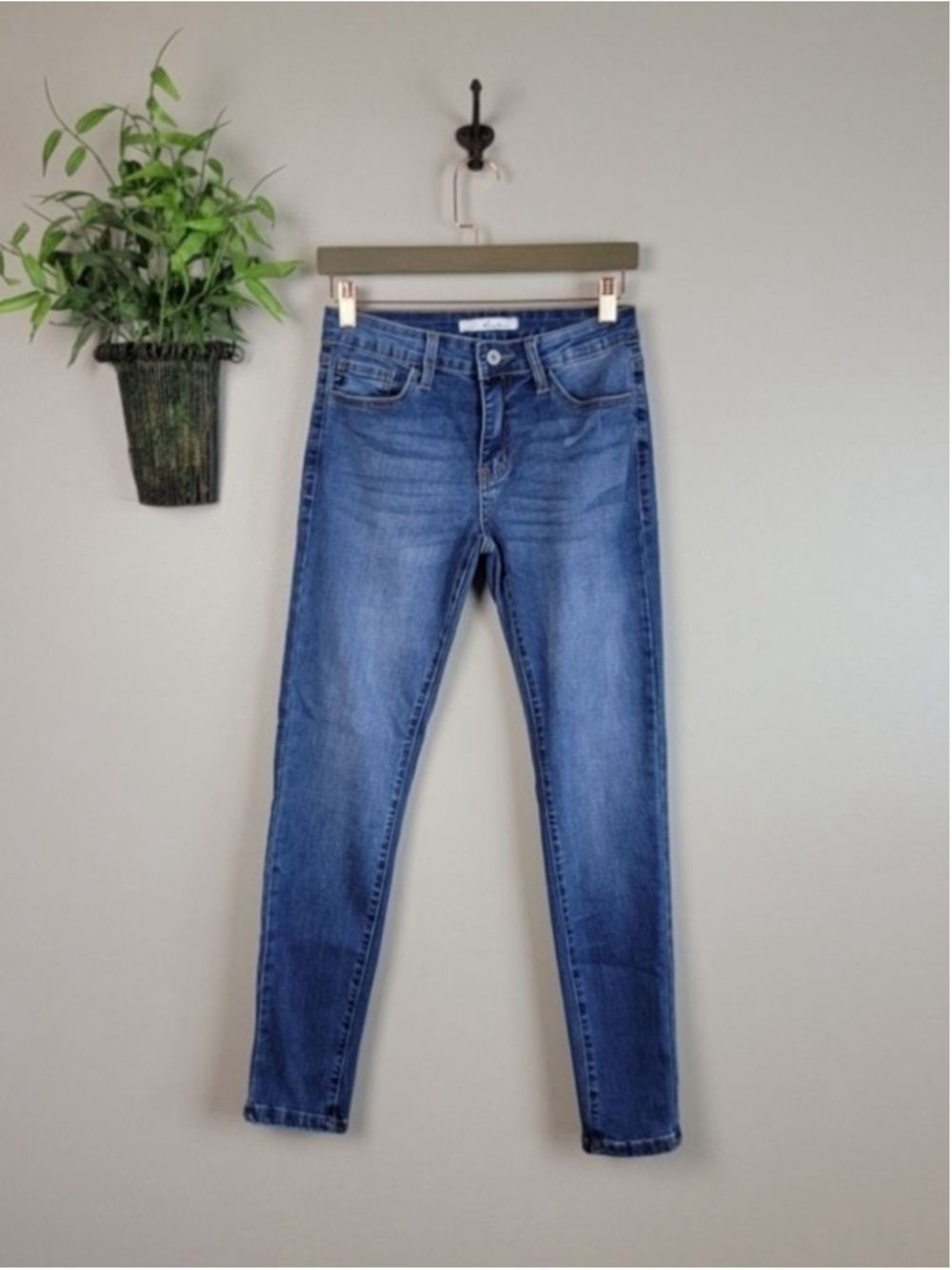 KanCan 5 26 Super Skinny Medium Wash Mid Rise Stretch Jegging Jeans KC11214M